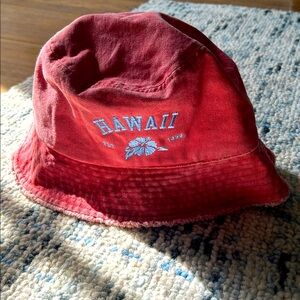 NWT, David & Young Hawaii Hibiscus bucket hat